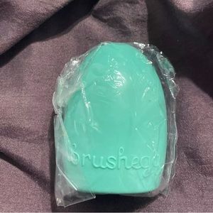 Lot of 4 makeup brush cleaner eggs